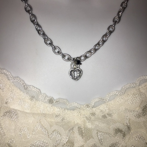 Heart pendant on silver chain w/crystals NWT - Picture 1 of 4